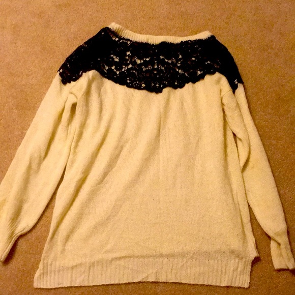 Charming Charlie size Medium EUC only two marks on the sleeves - Picture 2 of 4